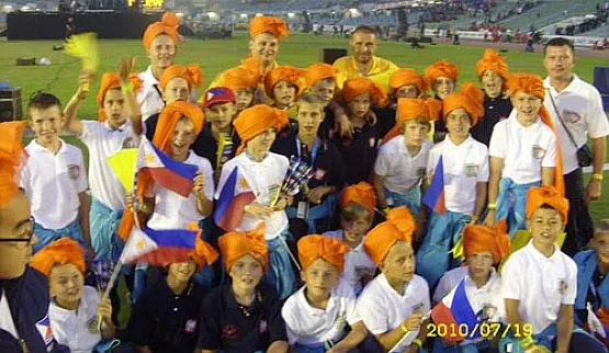Młodzi piłkarze Arki nie tylko poznali style drużyn zza granicy, ale również kulturę i obyczaje piłkarzy z innych kontynentów.