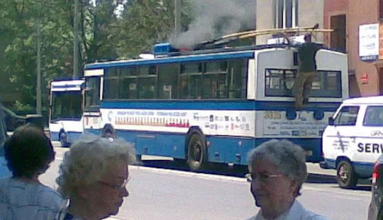 Ugaszony już pożar trolejbusu.