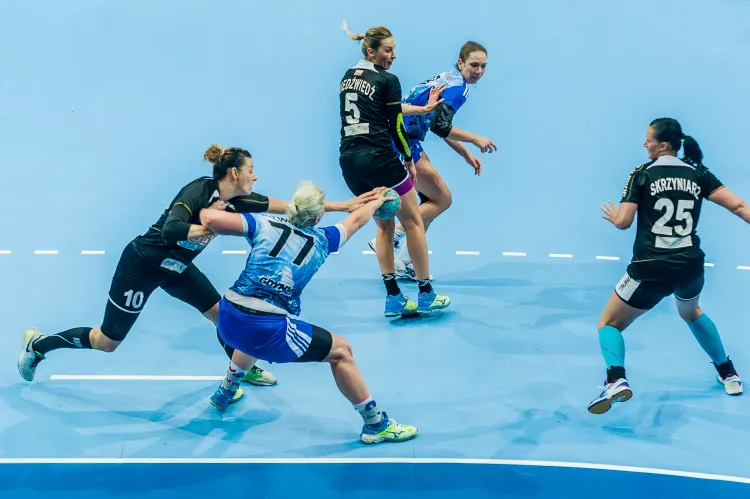 W Lublinie wystąpi aż osiem reprezentantek z ostatnich mistrzostw świata, w tym walczące o piłkę na tym zdjęciu: Monika Kobylińska, Iwona Niedźwiedź i Patrycja Kulwińska. 
