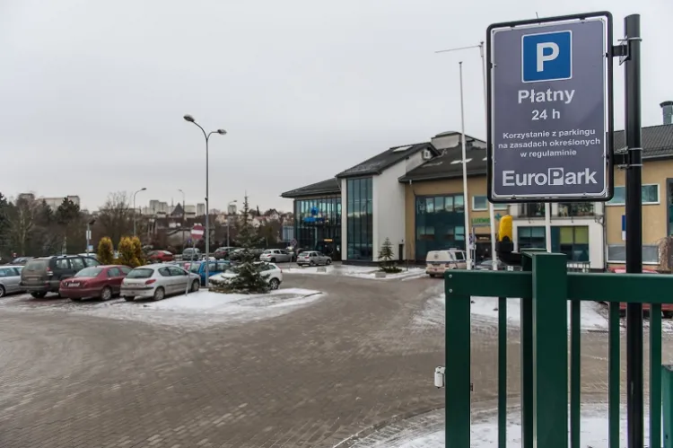 Kierowca wjeżdżający na parking przy szpitalu Swissmed automatycznie zgadza się na regulamin.