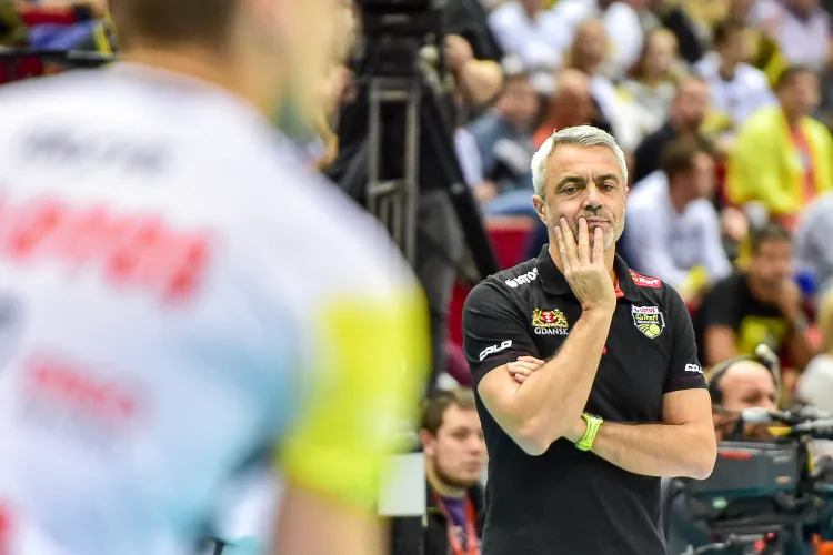 Trener Andrea Anastasi miał w Rzeszowie duży ból głowy. Po raz pierwszy odkąd pracuje w Gdańsku musiał radzić sobie bez dwóch podstawowych przyjmujących.