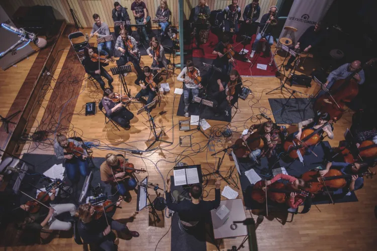 W dniach 10, 11 i 14 stycznia 2016 r. orkiestra Sinfonietta Consonus pod dyr. Szymona Morusa nagrała partie instrumentalne w ramach międzynarodowego projektu All-Metal-Stars Vivaldi Metal Project, w którym biorą udział topowi artyści z całego świata. Autorem aranżacji jest Michał Mierzejewski.