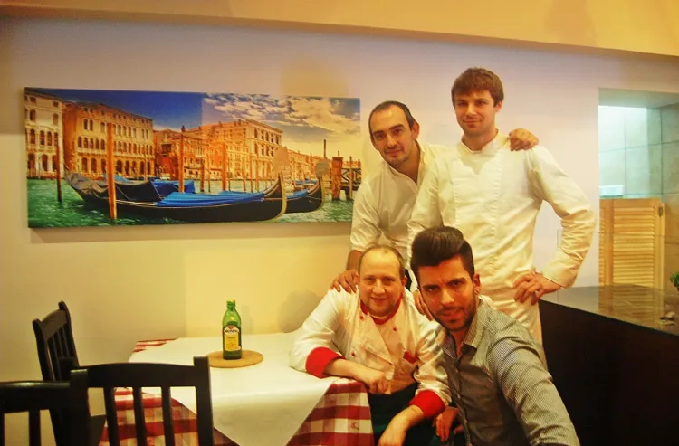I Pazzi założyło czterech znajomych, których połączyła miłość do kuchni włoskiej.