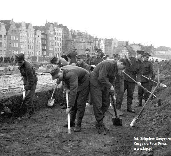 Budowa al. Leningradzkiej, obecnie Podwala Przedmiejskiego, 1966 r.