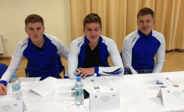 Marcin Bachanek (z lewej), Aleksander Puszkarski (w środku) i Piotr Puszkarski (z prawej) zgarnęli kolejny medal mistrzostw Polski.