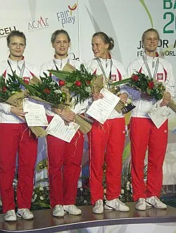 Brązowa drużyna florecistek z Baku. Na zdjęciu od prawej siostry Łyczbińskie.