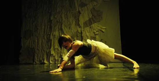 Niezwykle osobisty, wstrząsający spektakl Joanny Czajkowskiej to przełom w karierze tancerki.