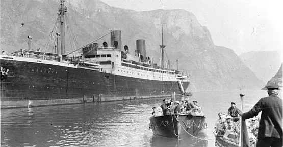 Steuben został zatopiony u polskich wybrzeży 10 lutego 1945 roku. Wiózł uciekinierów z Prus Wschodnich do Świnoujścia. Nz. statek, jeszcze jako Muenchen, na Spitsbergenie w 1925 r.