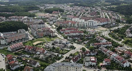 Mieszkańcy Dąbrowy byli podzieleni, ale większość radnych Gdyni nie miała wątpliwości i ks. Piotr Mazur dostał swój skwer w tej dzielnicy.