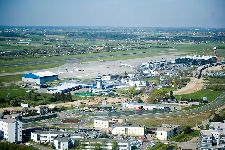 Złodziej, który okradł magazyn depozytowy, pracował w jednym z hangarów na lotnisku w Gdańsku.