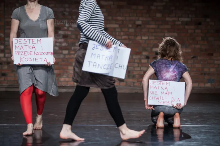 Spektakl "MaMa Perform" Fundacji MaMa, pokazany zostanie w okolicach Dnia Matki w Teatrze Miniatura w ramach projektu "Taneczna misja vol. 2".