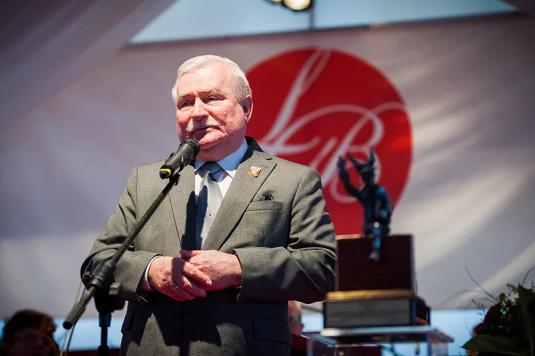 Lech Wałęsa rezygnuje z debaty.
