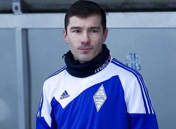 Dariusz Łatka do Gdyni przeniósł się w związku z pracą żony. Wykorzystał to Bałtyk, który pozyskał doświadczonego pomocnika. 37-latek gola strzelił już w drugim sparingu dla biało-niebieskich.