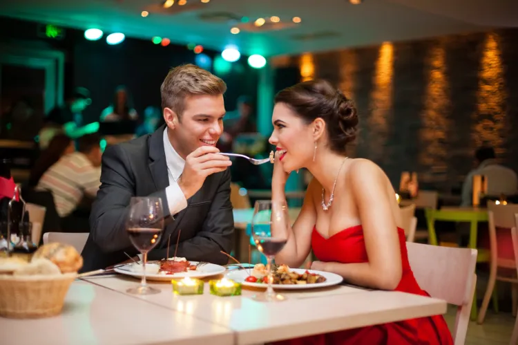 Wieczór walentynkowy warto zaplanować z wyprzedzeniem. 14 lutego większość restauracji i SPA pęka w szwach od nadmiaru zakochanych gości. 