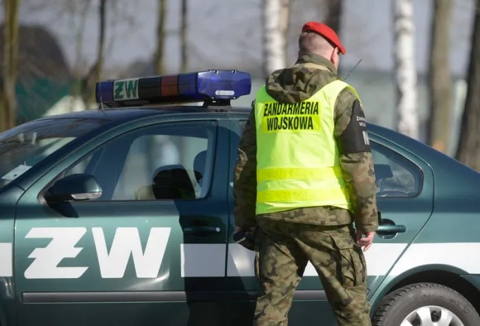 Zatrzymany oficer został przewieziony do wojskowej izby zatrzymań w Elblągu.