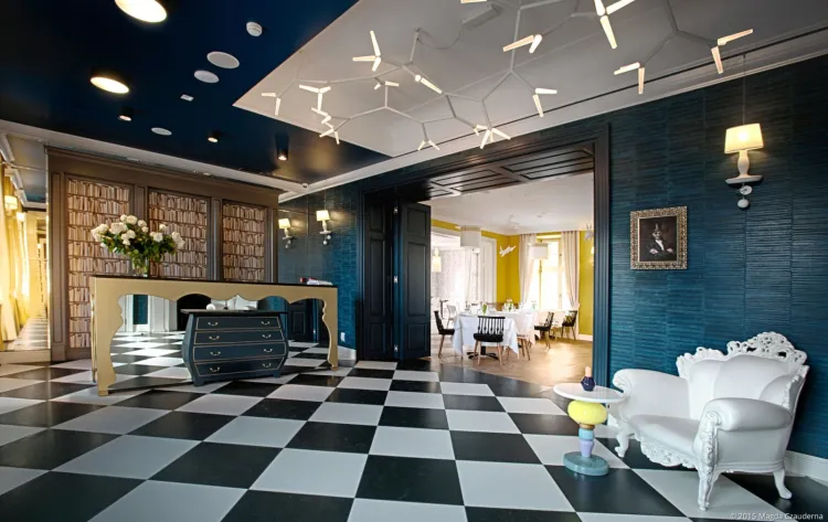 Wnętrze hotelu Quadrille zaprojektowanego przez Magdalenę Czauderną śmiało nawiązuje do stylów historycznych.