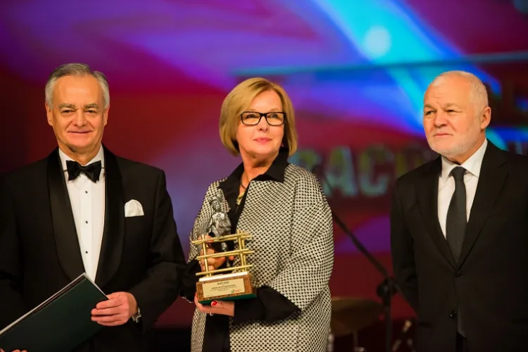 Złotego Oxera 2015 otrzymała Barbara Sergot-Golędzinowska, autorka sukcesu Grupy Base. Nagrodę wręczył Zbigniew Canowiecki, prezes Pracodawców Pomorza i Jan Krzysztof Bielecki.