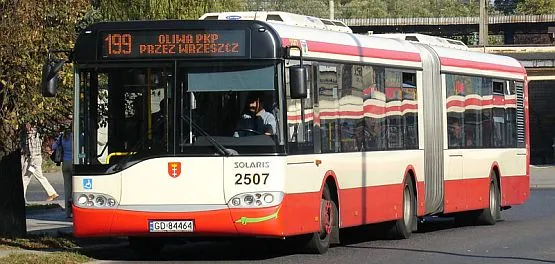Jeżeli decyzja komisji przetargowej się uprawomocni, do końca roku w Gdańsku pojawi się 45 nowych autobusów marki solaris. NZ. przegubowy solaris urbino 18.