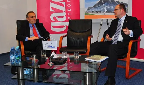 Po debacie na temat zasadności budowy lotniska w Kosakowie, zarówno Wojciech Szczurek, jak i Paweł Adamowicz zostali przy swoim zdaniu.