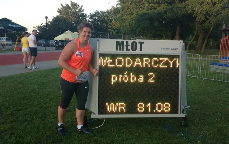 Anita Włodarczyk po ustanowieniu rekordu świata 1 sierpnia 2015 roku we Władysławowie. 