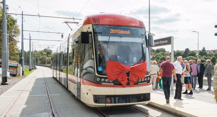 Tramwaj na Piecki-Migowo (Morenę) to najnowsza inwestycja tramwajowa w powojennych dziejach Gdańska i jednocześnie jedna z tych, które planowano jeszcze na przełomie lat 70. i 80. Do jej obsługi zakupiono pięć tramwajów Pesa Jazz Duo.
