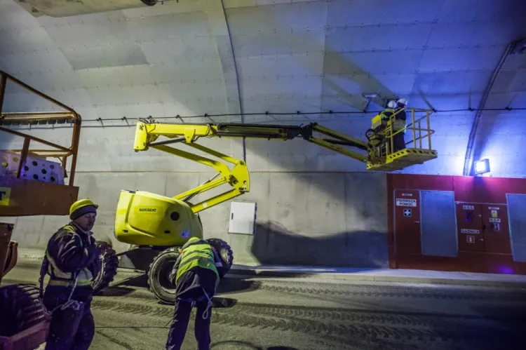 Urządzenia zabezpieczenia tunelu.