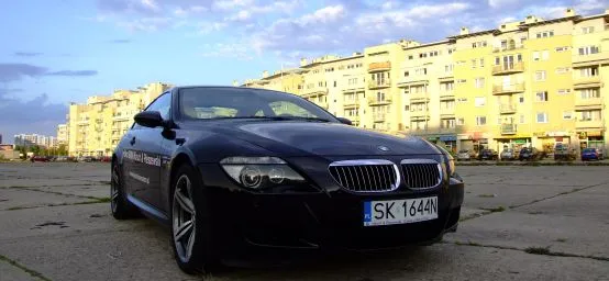 BMW M6 - nieposkromiona moc i nieposkromiony luksus. Cena? Niestety, obłędna. 
