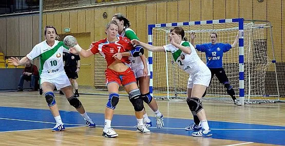 Polki pokonały Białorusinki w pierwszym międzypaństwowym meczu rozegranym w hali sportowej w Gdyni.