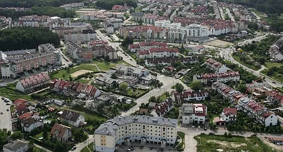 Wiele ulic na Dąbrowie i Dąbrówce nie doczekało się remontu. Ale ich mieszkańcy nie są tak zdeterminowani, jak społecznik z ul. Oliwkowej.