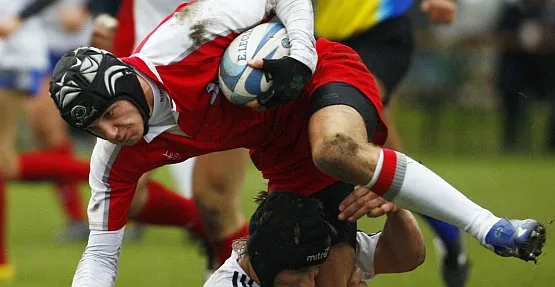 Reprezentacyjne rugby po serii przegranych w odmianie 15-osobowej może wstać z kolan dzięki występom biało-czerwonej siódemki w Sopocie. W sobotę i niedzielę polska kadra prosi o doping. Dla kibiców wstęp na stadion Ogniwa jest bezpłatny.