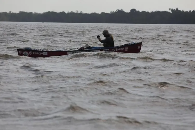 Zdjęcie dokumentujące ubiegłoroczny spływ Amazonką Marcina Gienieczki.
