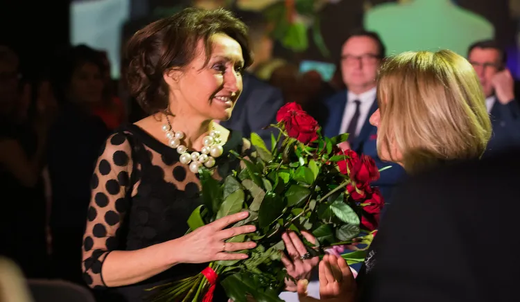 Teresa Kamińska została odwołana ze stanowiska prezesa Pomorskiej Specjalnej Strefy Ekonomicznej przez nowy rząd. Na Sztormach 2015 przyznano jej nagrodę specjalną.