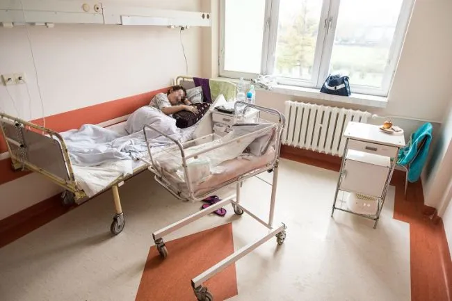 Trwa remont porodówki Szpitala św. Wojciecha na Zaspie. Odnowione sale, wymienione okna, łazienka w każdym pokoju - warunki na oddziale mają się stanowczo poprawić.
