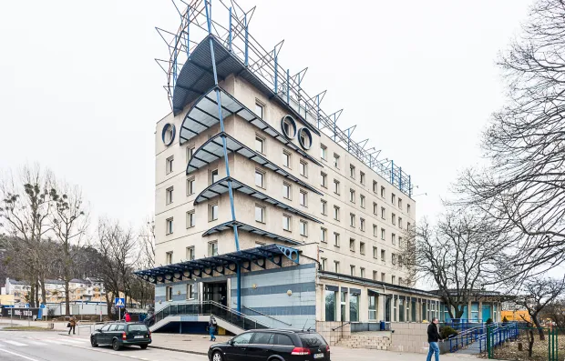 Była siedziba banku Nordea przy ulicy Kieleckiej wkrótce zostanie zburzona. Inwestor nie zdradza na razie, co wybuduje w tym miejscu.