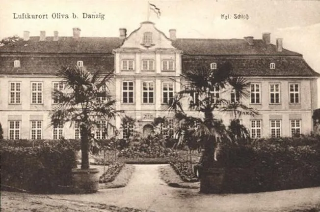 Pomysł otwarcia restauracji w Pałacu Opatów zbulwersował nie tylko gdańskich restauratorów, ale i znaczną część opinii publicznej. To jedna z głównych informacji "Echa Gdańskiego" z 18 marca 1926 roku.