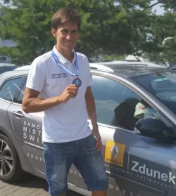 Piotr Myszka jest aktualnym żeglarskim mistrzem świata w klasie RS:X.