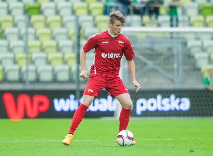 Adam Chrzanowski jest kapitanem reprezentacji Polski do lat 17, która jest na dobrej drodze, by awansować do finałów mistrzostw Europy. 