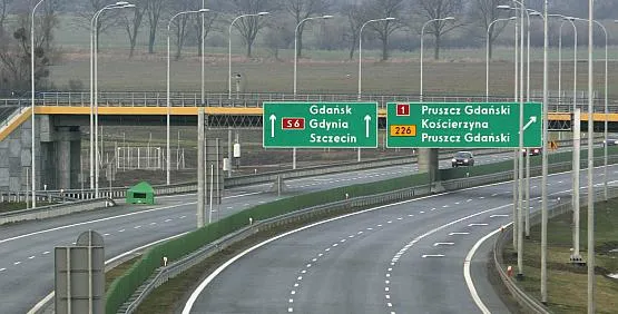 Większość oznakowań polskich dróg nie budzi wątpliwości, ale niektóre są mało pomocne dla kierowców.