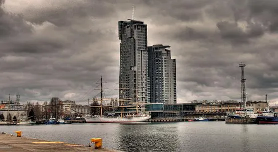 Na razie za Sea Towers są tereny przemysłowe, ale po prywatyzacji Dalmoru może powstanie tam bliźniaczy budynek.