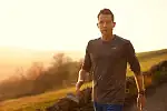 Sport to zdrowie i piękna sylwetka. O tym, że warto zacząć swoją przygodę z aktywnością fizyczną przekonuje trener personalny Błażej Ziętek (na zdjęciu). Na początek dobre będą spacery i marsze, a później bieganie. 