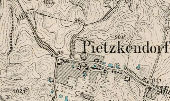 Tereny dawnych wsi Piecki (niem. Pietzkendorf) oraz Migowo (niem. Muggau) tworzą dziś dzielnicę Gdańska. Jednak mało który gdańszczanin używa jej oficjalnej nazwy "Piecki-Migowo". Zdecydowana większość określa dzielnicę mianem "Moreny", od nazwy tutejszej spółdzielni mieszkaniowej. 
