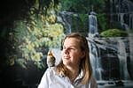 Izabela Dłużyk marzy o podróży do Amazonii, gdzie zamierza wykonać nagrania z dźwiękami tamtejszej fauny i flory. W tym celu potrzebuje zebrać 5600 dolarów.