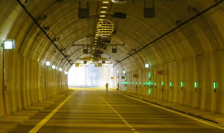 Gotowy tunel pod Martwą Wisłą przyjmie w sobotę tysiące gości.