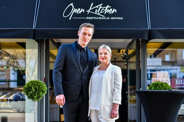 Właściciele "Open Kitchen" Ryszard i Magdalena Piaseccy podczas otwarcia restauracji. 