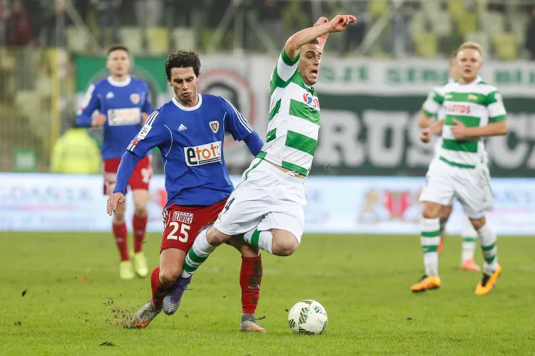 Aleksandar Kovacević w Lechii rozegrał 20 meczów, w tym 14 w podstawowym składzie i strzelił 2 gole. W Gliwicach miał "przykleić" się do Kamila Vacka (nr 25), ale lider Piasta nie zagra, gdyż pauzuje po czerwonej kartce. 
