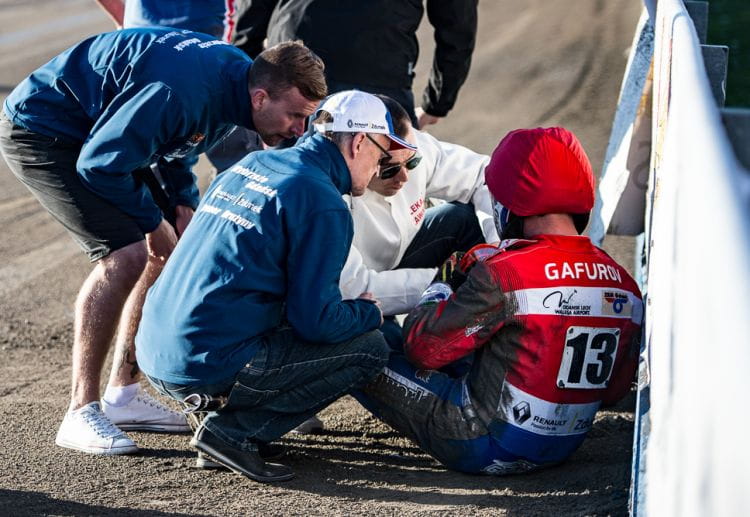 Renat Gafurow występ w Łodzi zakończył na pierwszym wyścigu. Rosjanin zaliczył drugi groźny upadek w ciągu trzech dni. Po meczu z Orłem udał się na prześwietlenie do szpitala.