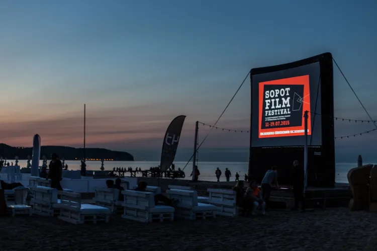 Pokazy w ramach Sopot Film Festival odbędą się w kilku lokalizacjach, w tym nad brzegiem morza przy Teatrze na Plaży.