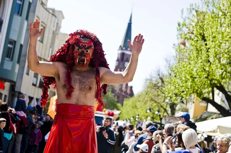 Sopot przywita maj kilkudniową imprezą, która odbędzie się w wielu miejscach w mieście. 1 maja po Monciaku przejdzie parada mimów.