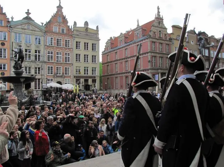 3 maja z okazji Święta Konstytucji przy Dworze Artusa odbędzie się historyczna Zmiana Warty garnizonu królewskiego miasta Gdańska.