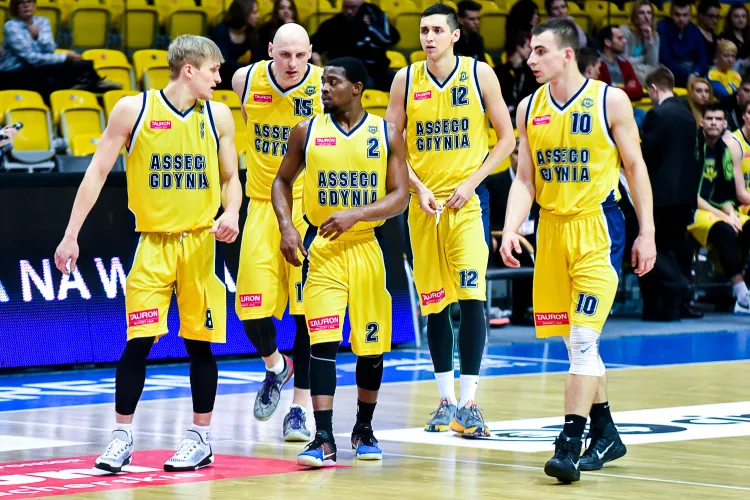 Koszykarze Asseco Gdynia nie mogą znaleźć sposobu na Stelmet Zielona Góra. Sobotnia porażka była już ich piąty niepowodzeniem w tym sezonie. 